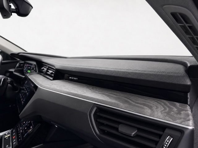 Used 2021 Audi e-tron Premium AWD/4WD image 17