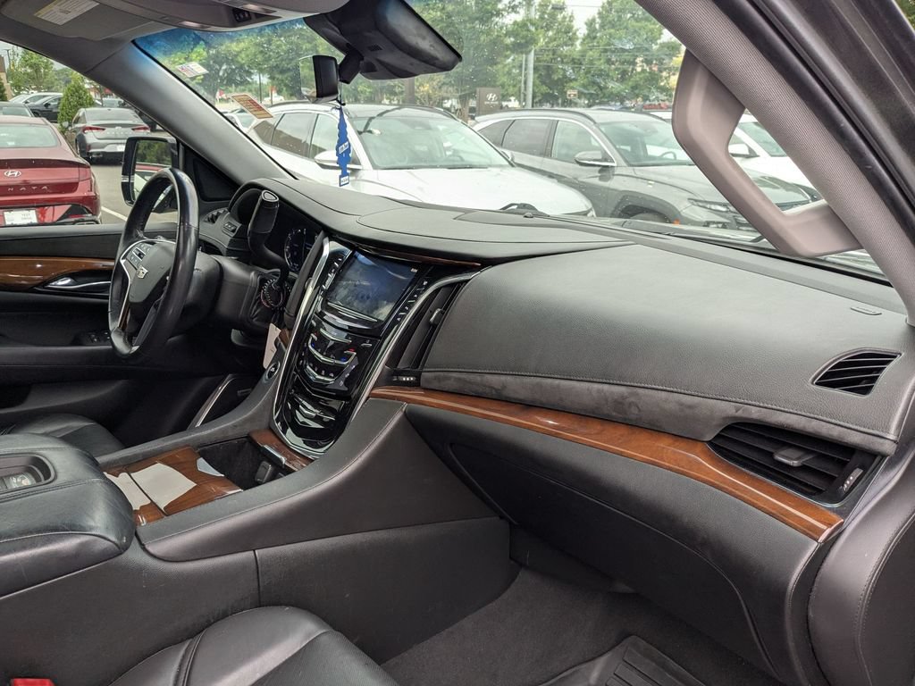 Used 2018 Cadillac Escalade Premium Luxury AWD/4WD image 25