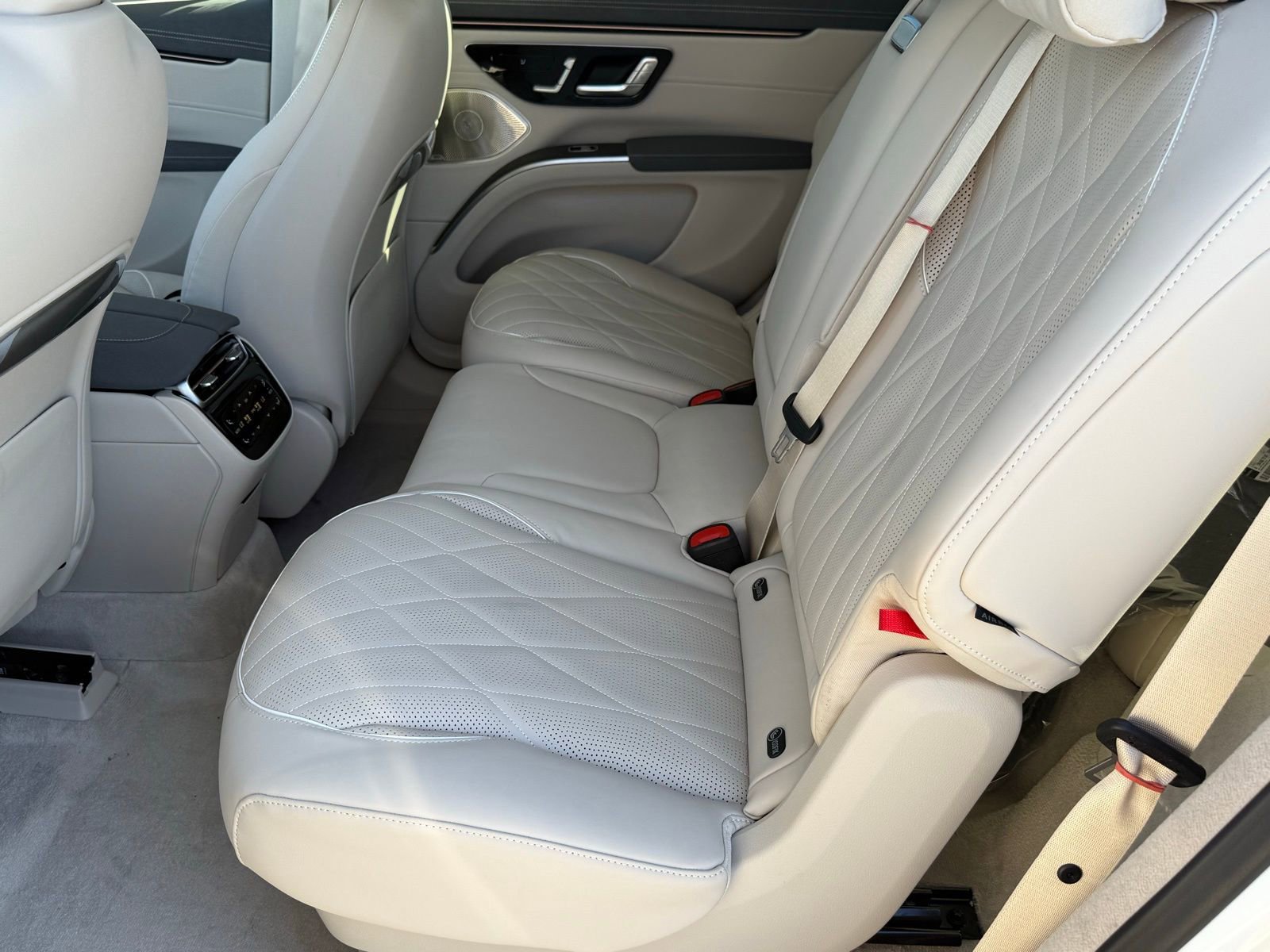 New 2026 Mercedes-Benz EQS 550 4MATIC SUV image 27