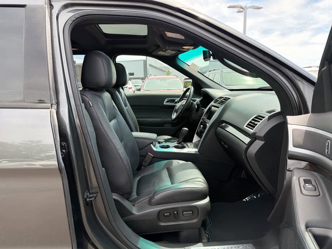 Used 2015 Ford Explorer Limited w/ Equipment Group 302A AWD/4WD image 28