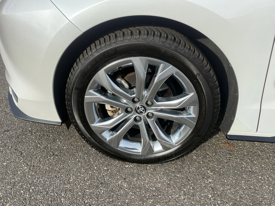 Certified 2023 Toyota Sienna Platinum image 31