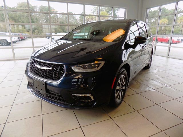 Used 2023 Chrysler Pacifica Touring-L FWD image 3