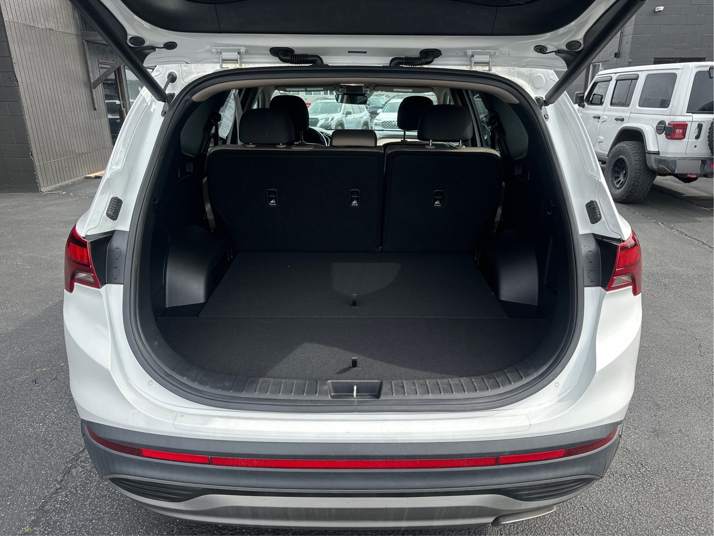 Used 2023 Hyundai Santa Fe SEL w/ Cargo Package AWD/4WD image 11