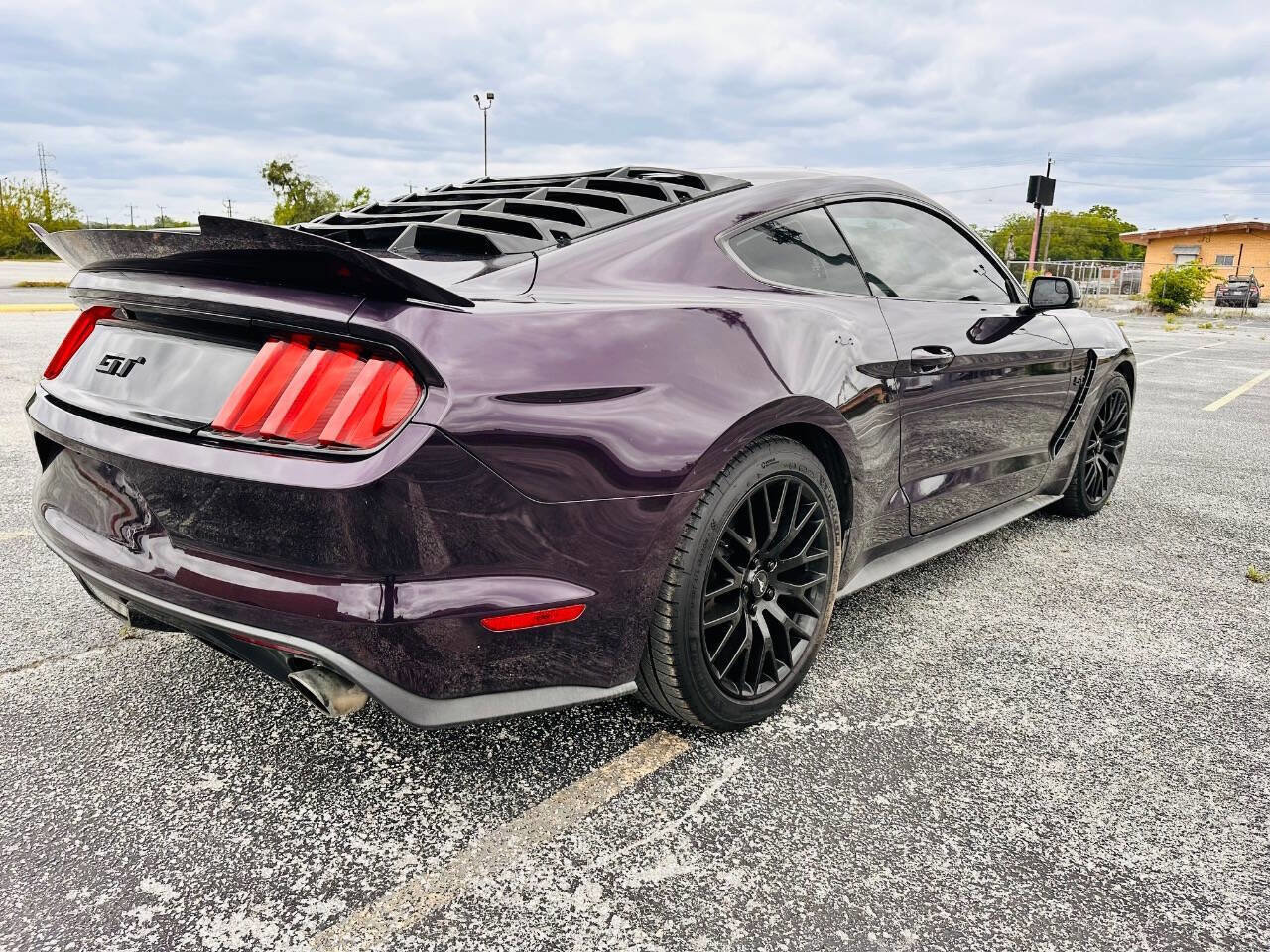 Used 2016 Ford Mustang GT Premium w/ Black Accent Package RWD image 7