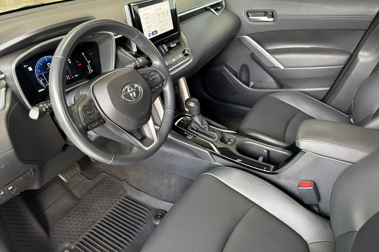 Used 2024 Toyota Corolla Cross XLE w/ Convenience Package FWD image 11