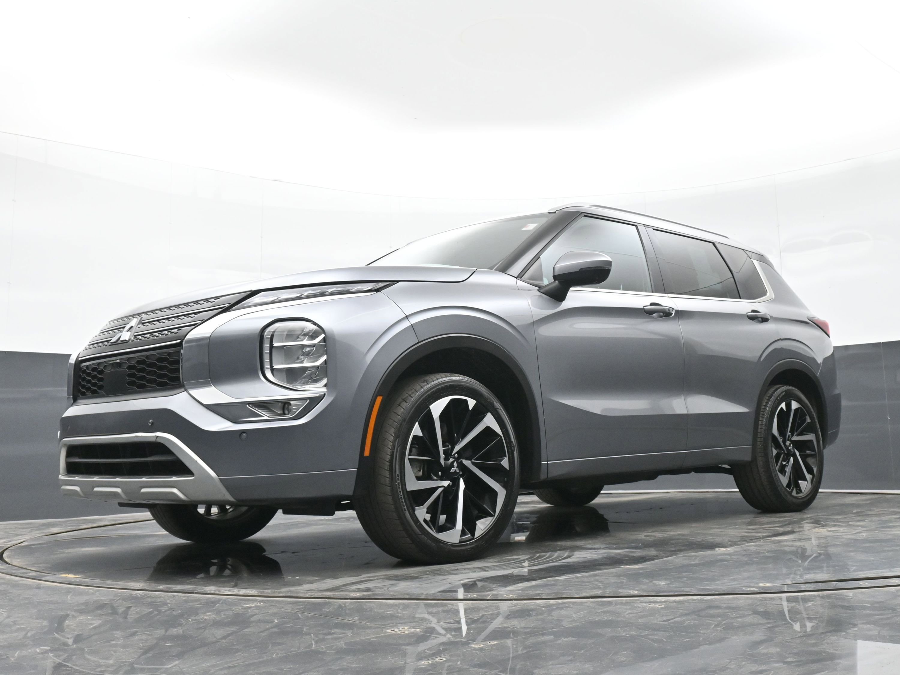 Used 2022 Mitsubishi Outlander SEL image 42