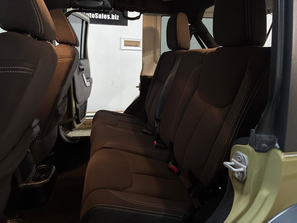 Used 2013 Jeep Wrangler Unlimited Rubicon image 30