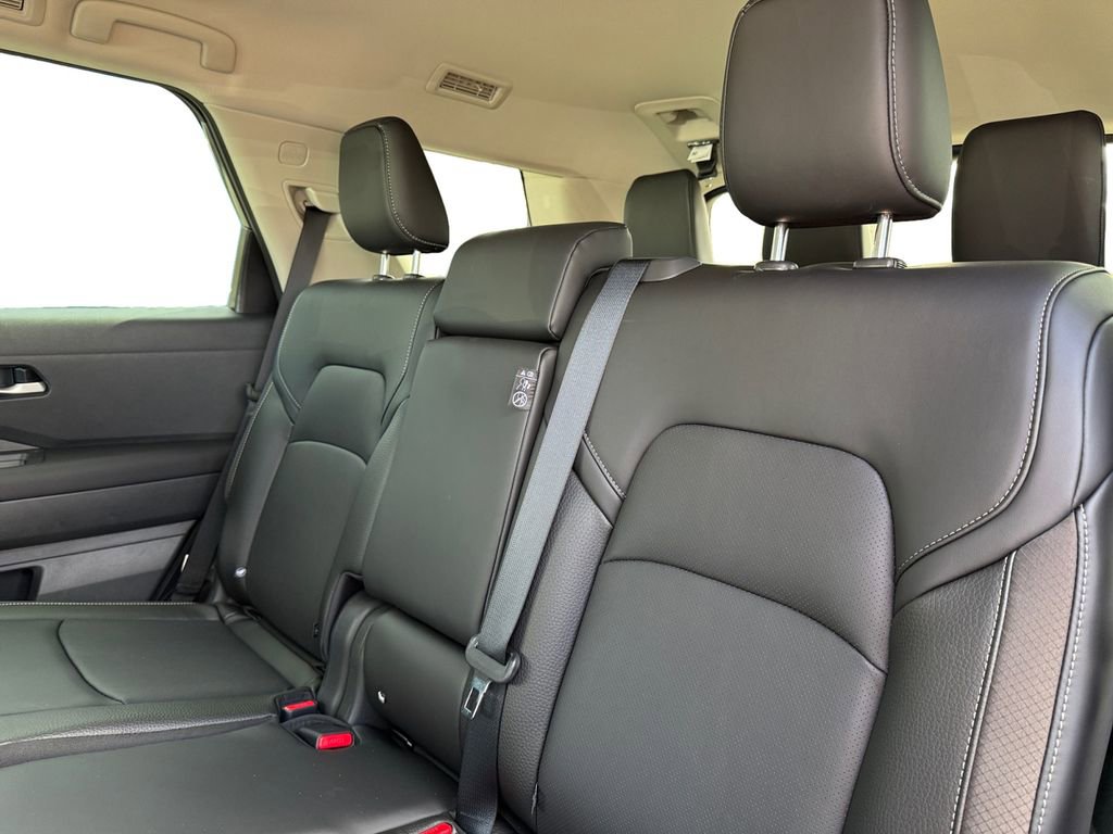 New 2026 Nissan Pathfinder SL image 14