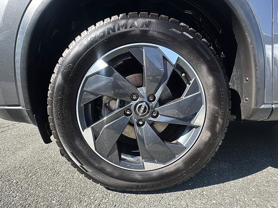 Certified 2025 Nissan Rogue SV AWD/4WD image 12