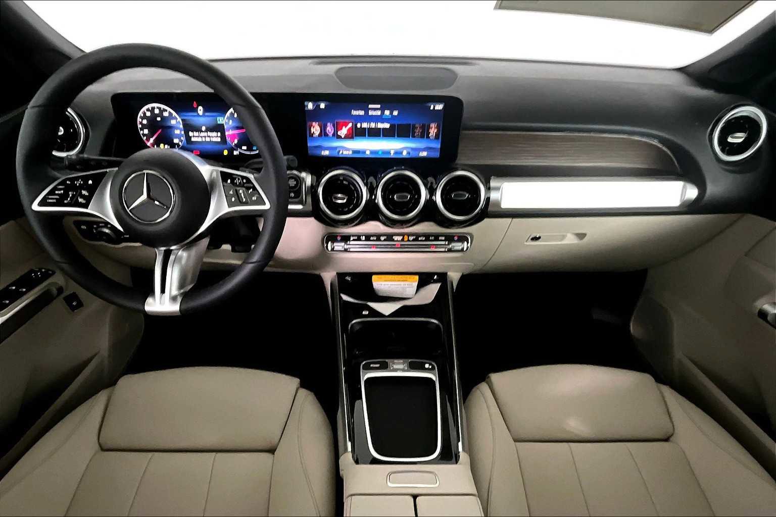 New 2026 Mercedes-Benz GLB 250 4MATIC image 8