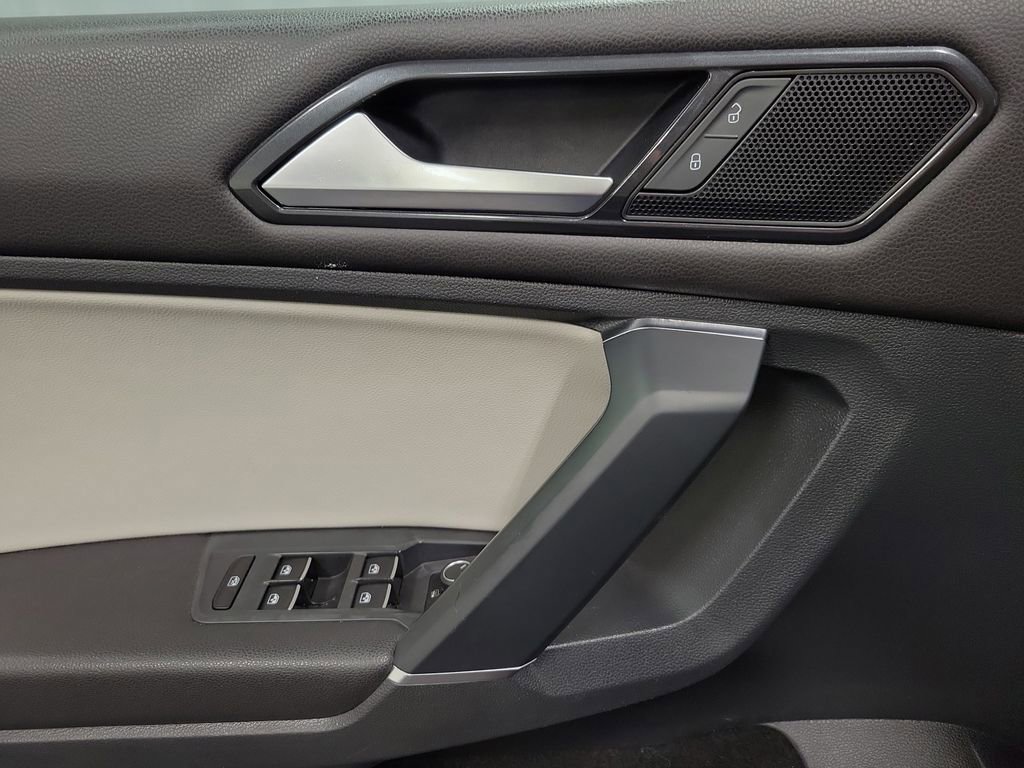 Used 2018 Volkswagen Tiguan SE image 20