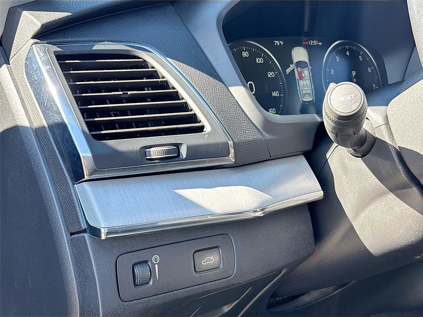 Used 2021 Volvo XC90 T5 Momentum w/ Climate Package FWD image 10