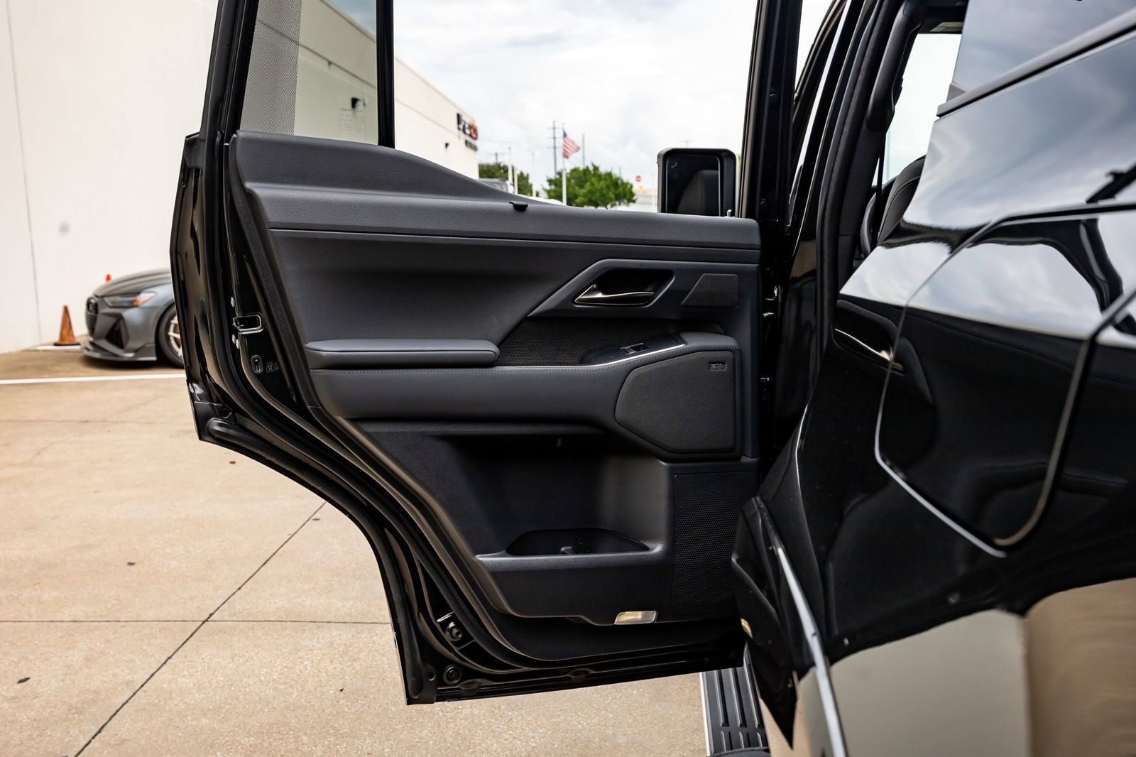 Used 2024 Lexus GX 550 w/ Accessory Package (31) AWD/4WD image 39