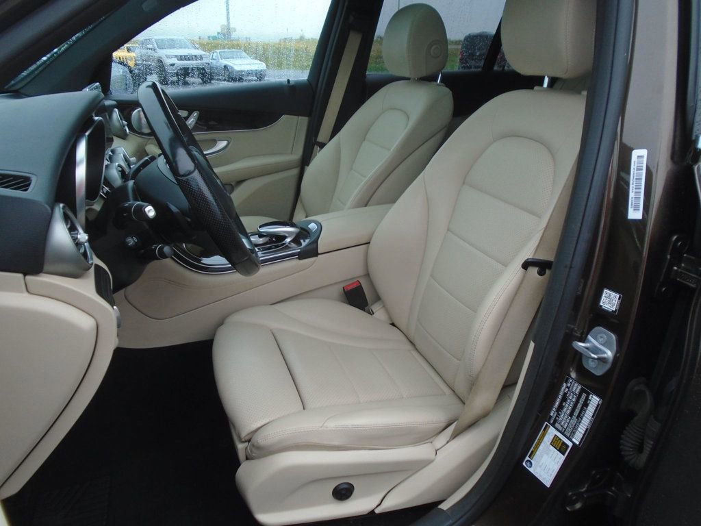 Used 2017 Mercedes-Benz GLC 300 4MATIC image 11