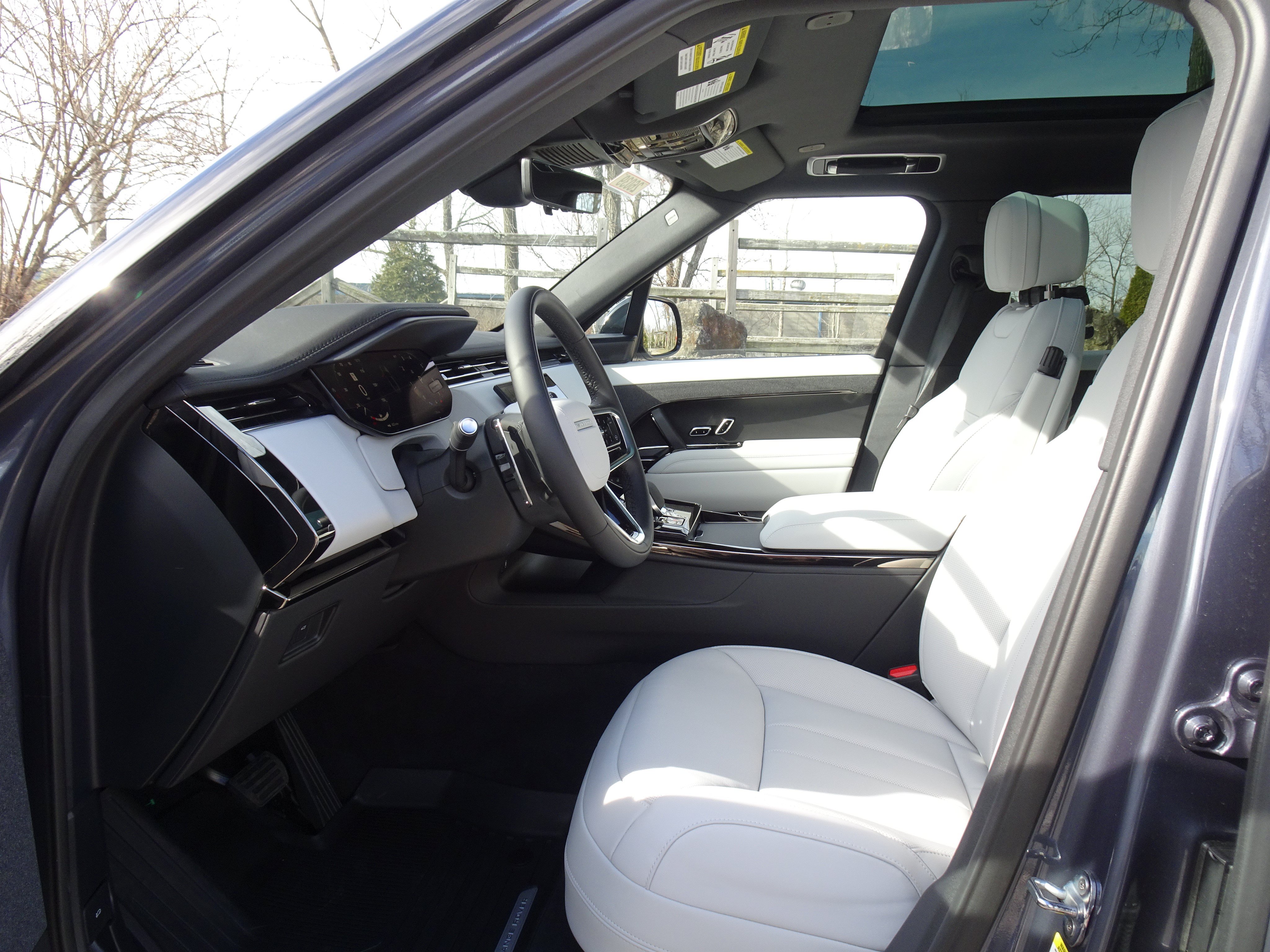 Certified 2026 Land Rover Range Rover Sport SE AWD/4WD image 2