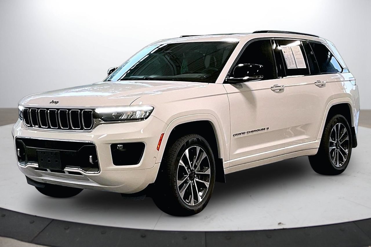 Certified 2022 Jeep Grand Cherokee Overland w/ Luxury Tech Group IV AWD/4WD image 4