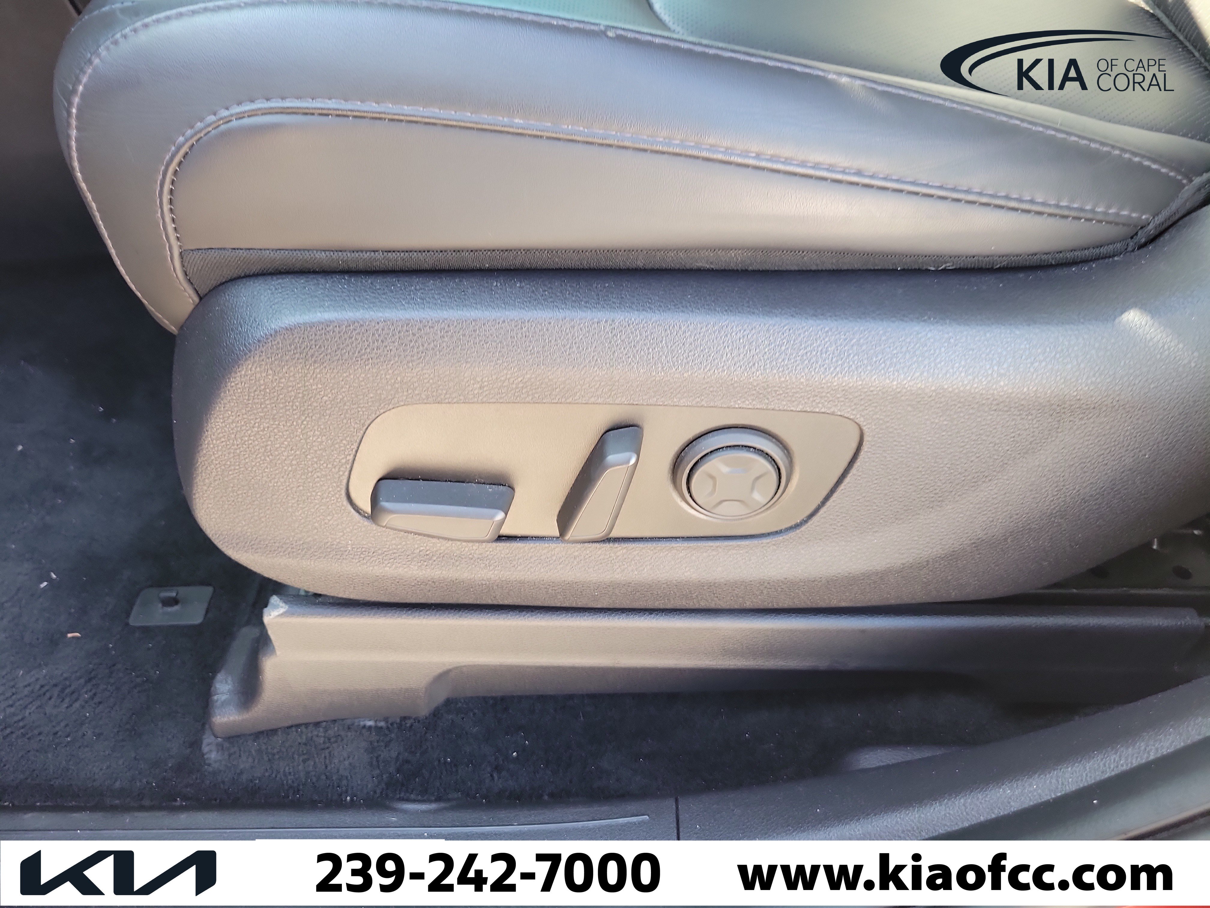 Certified 2025 Kia Carnival EX FWD image 22