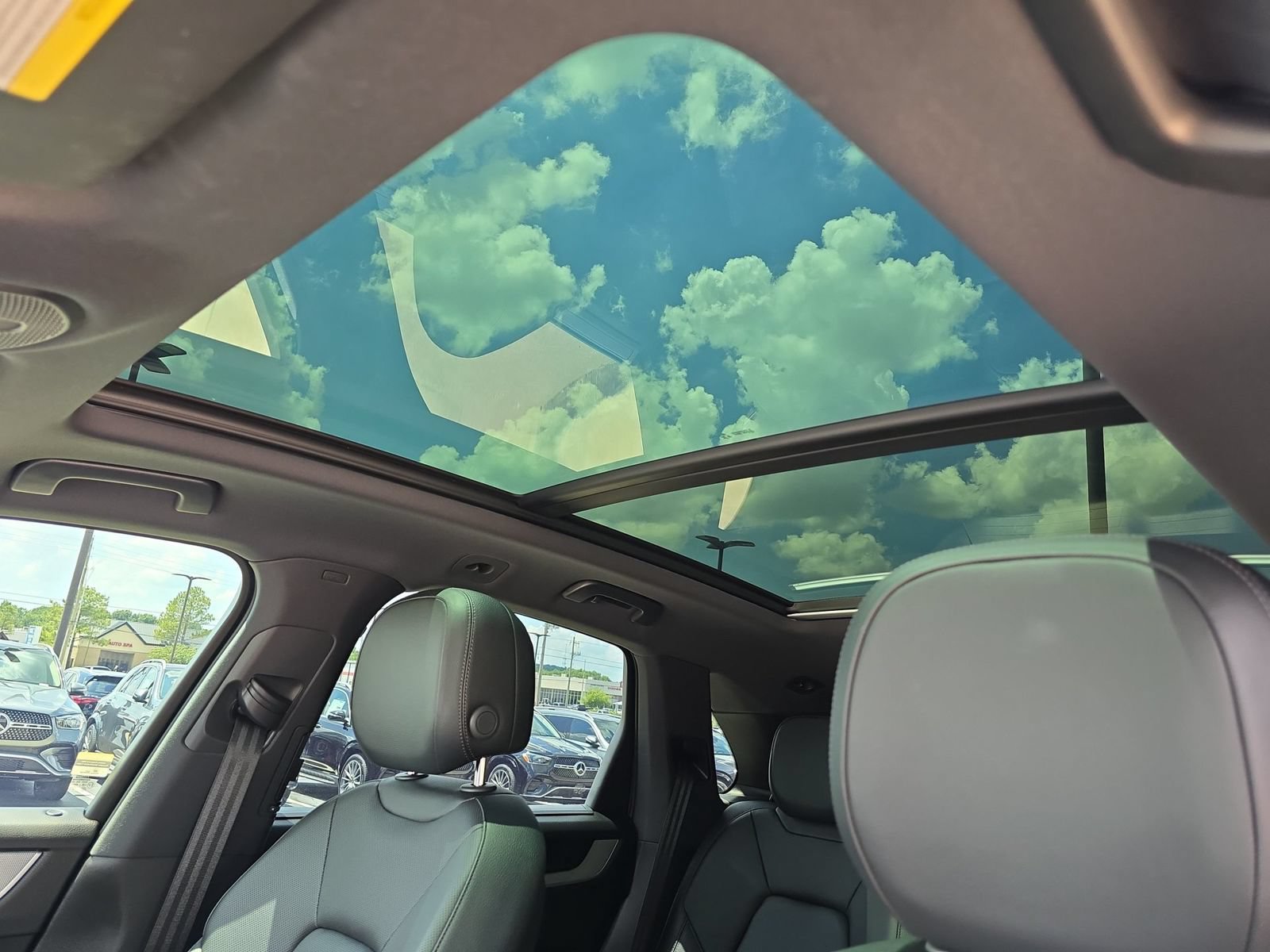Certified 2025 Porsche Cayenne AWD/4WD image 24