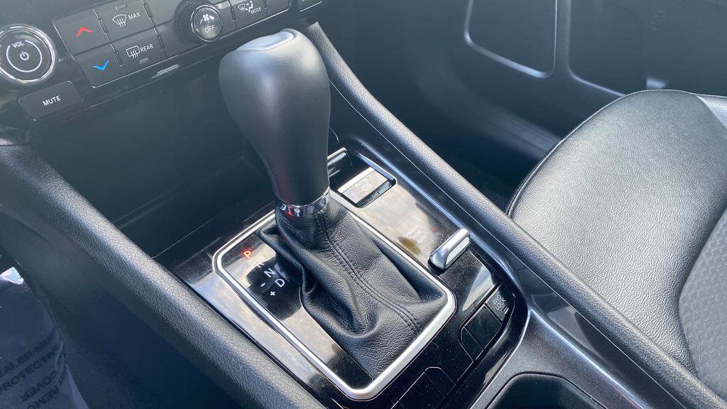 Used 2024 Jeep Compass Latitude image 25