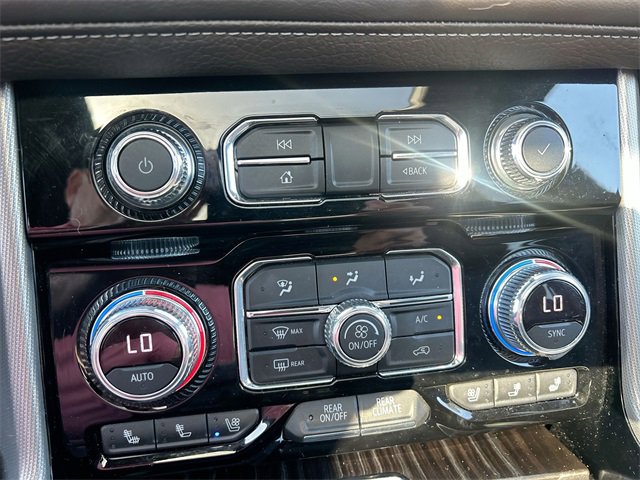 Used 2021 GMC Yukon Denali w/ Denali Premium Package image 23