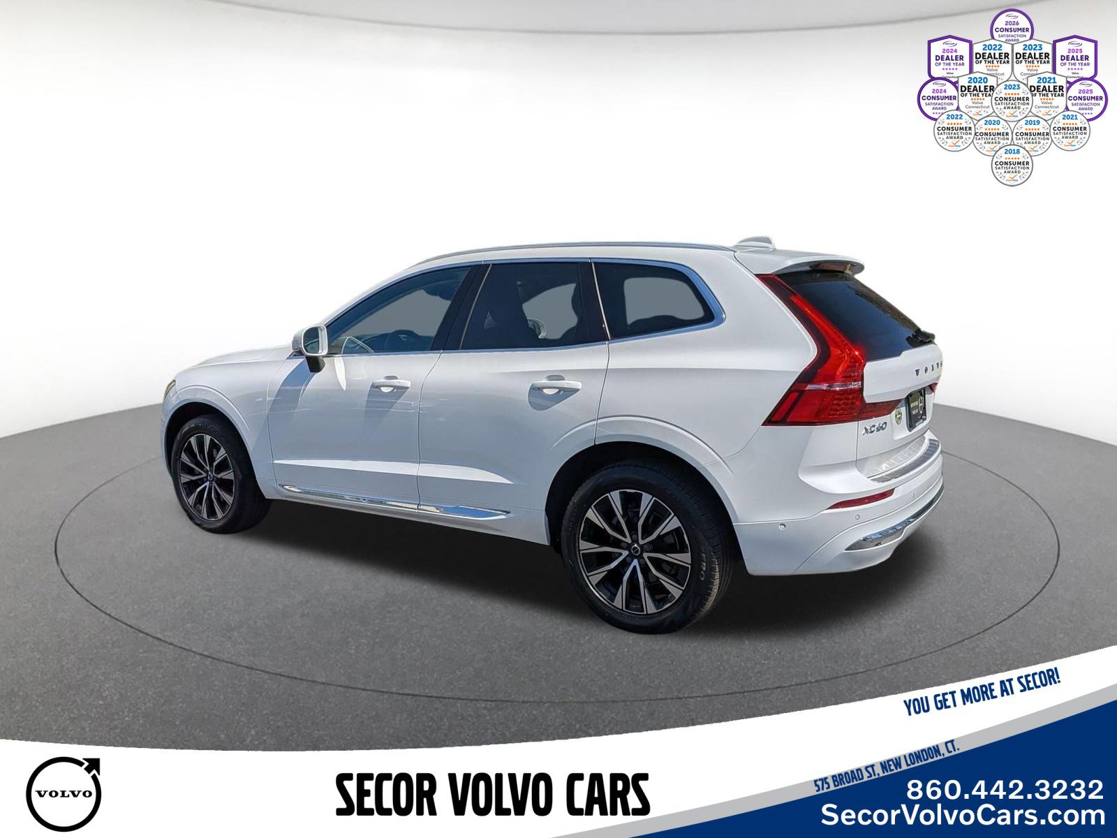 Used 2023 Volvo XC60 B5 Plus AWD/4WD image 3