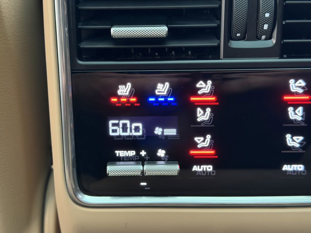 Used 2022 Porsche Cayenne Turbo w/ Premium Package Plus image 37