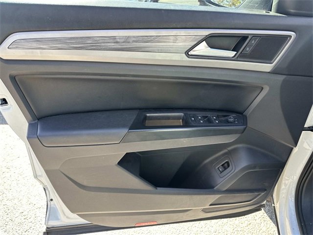 Used 2020 Volkswagen Atlas Cross Sport SE w/ Panoramic Sunroof Package image 17