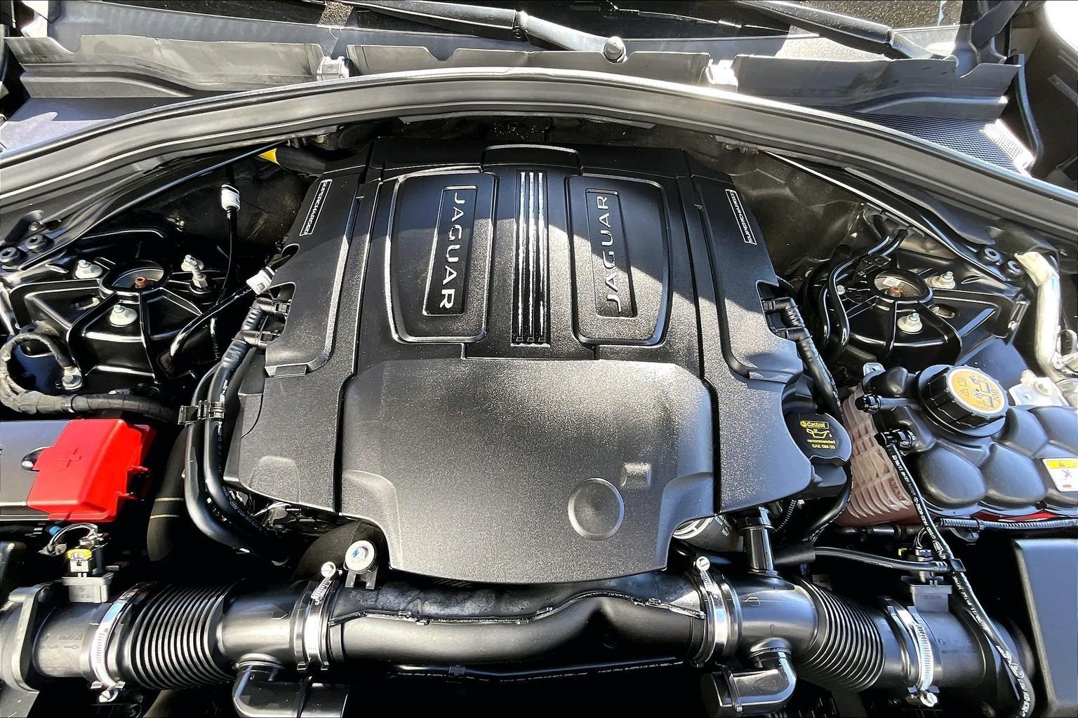 Used 2018 Jaguar F-PACE Premium image 10