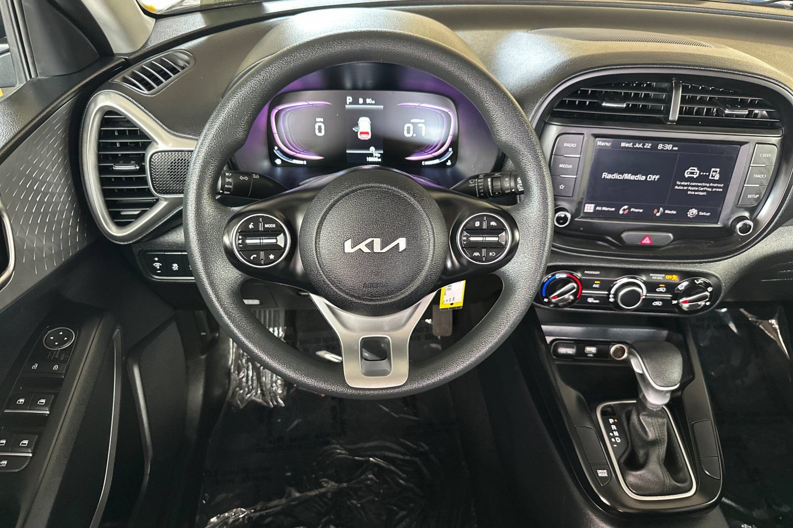 Used 2025 Kia Soul LX w/ LX Technology Package FWD image 15
