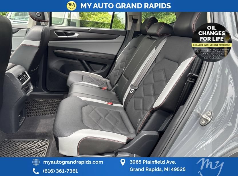 Used 2024 Volkswagen Atlas Peak Edition SEL AWD/4WD image 9