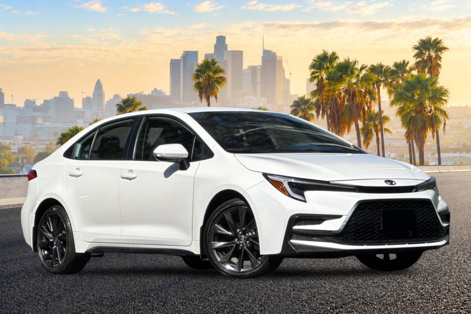 Used 2024 Toyota Corolla SE FWD image 2