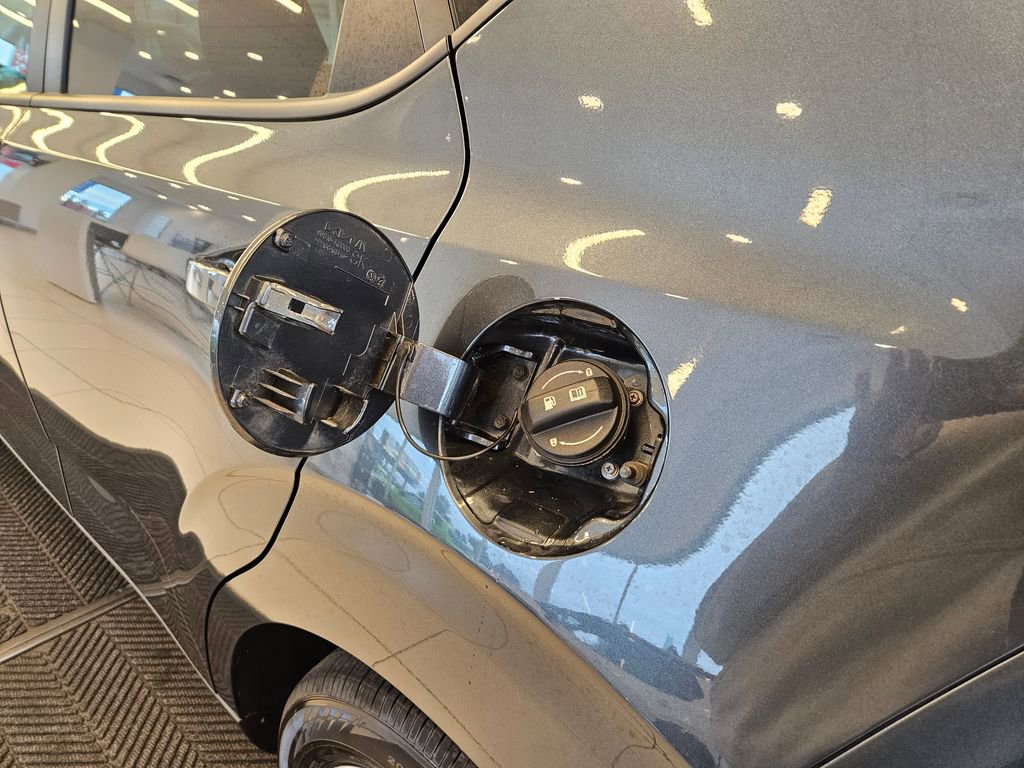 Used 2025 Kia Soul LX w/ LX Technology Package FWD image 30