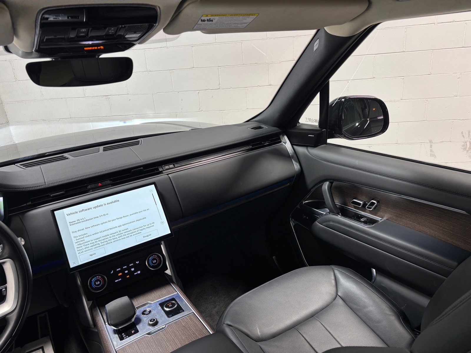 Used 2023 Land Rover Range Rover SE image 35