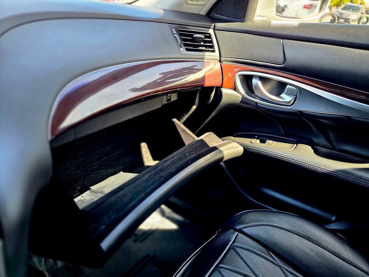 Used 2012 INFINITI M35 w/ Premium Pkg RWD image 18