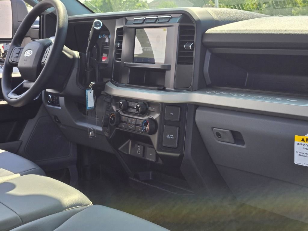 New 2024 Ford F550 4x4 Regular Cab Super Duty image 9