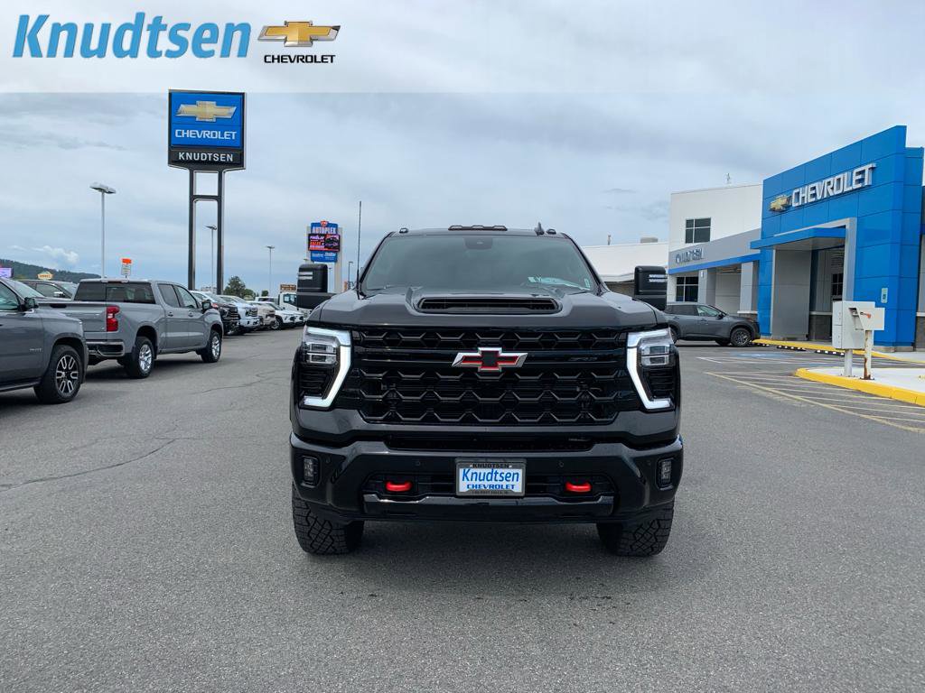 Used 2025 Chevrolet Silverado 2500 ZR2 w/ Technology Package AWD/4WD image 2