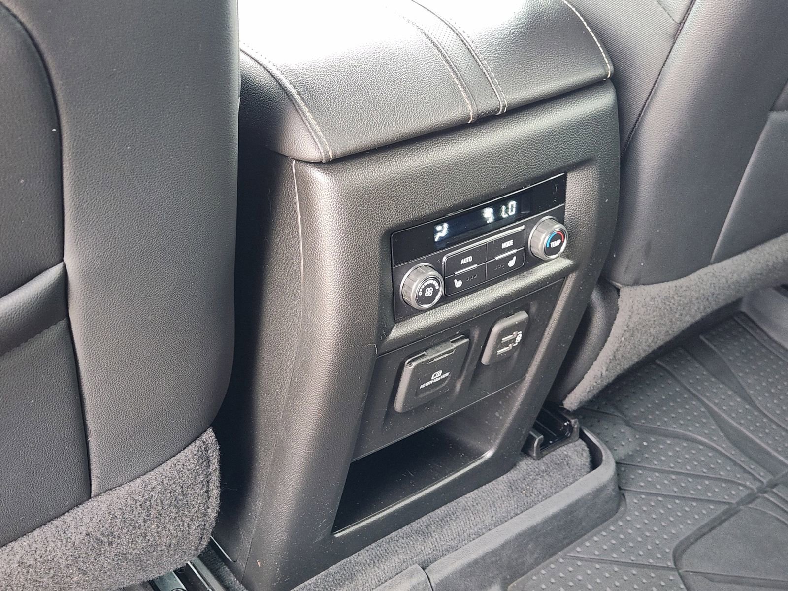 Used 2023 Chevrolet Traverse Premier w/ LPO, Roadside Safety Package FWD image 35