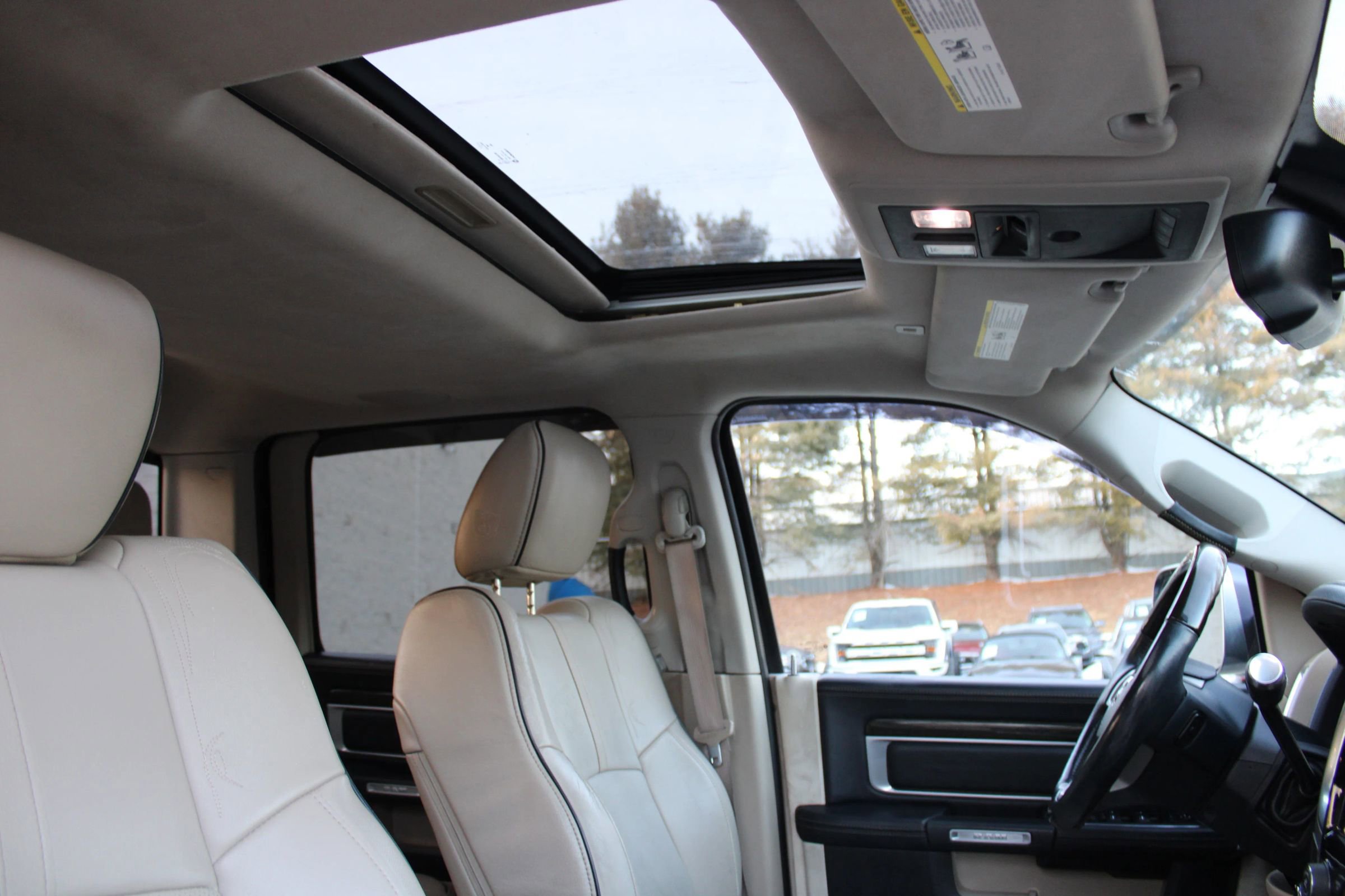 Used 2018 RAM 3500 Laramie Longhorn image 21