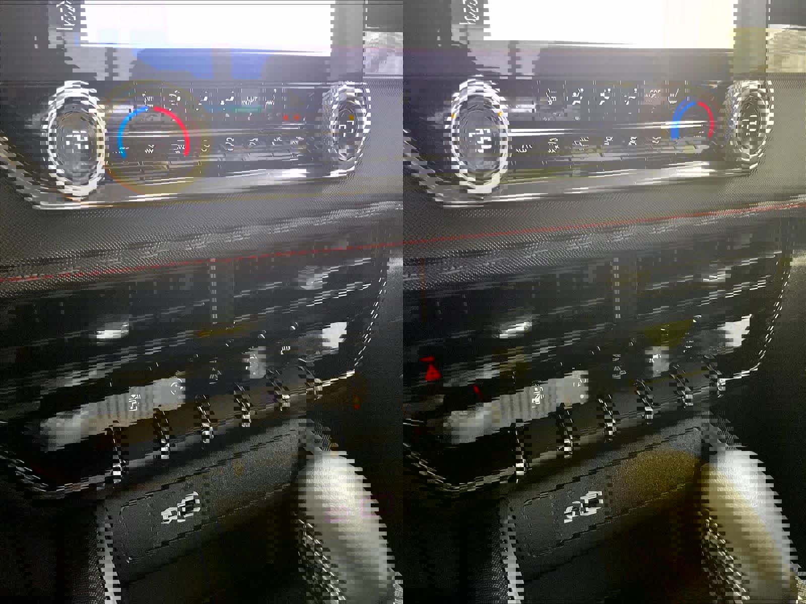 Used 2024 Chevrolet Colorado Z71 w/ Z71 Convenience Package 2 image 25