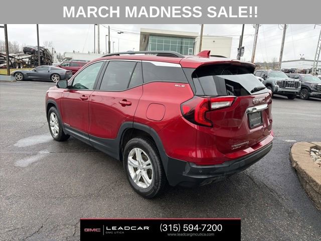 Used 2024 GMC Terrain SLE w/ Driver Convenience Package image 3