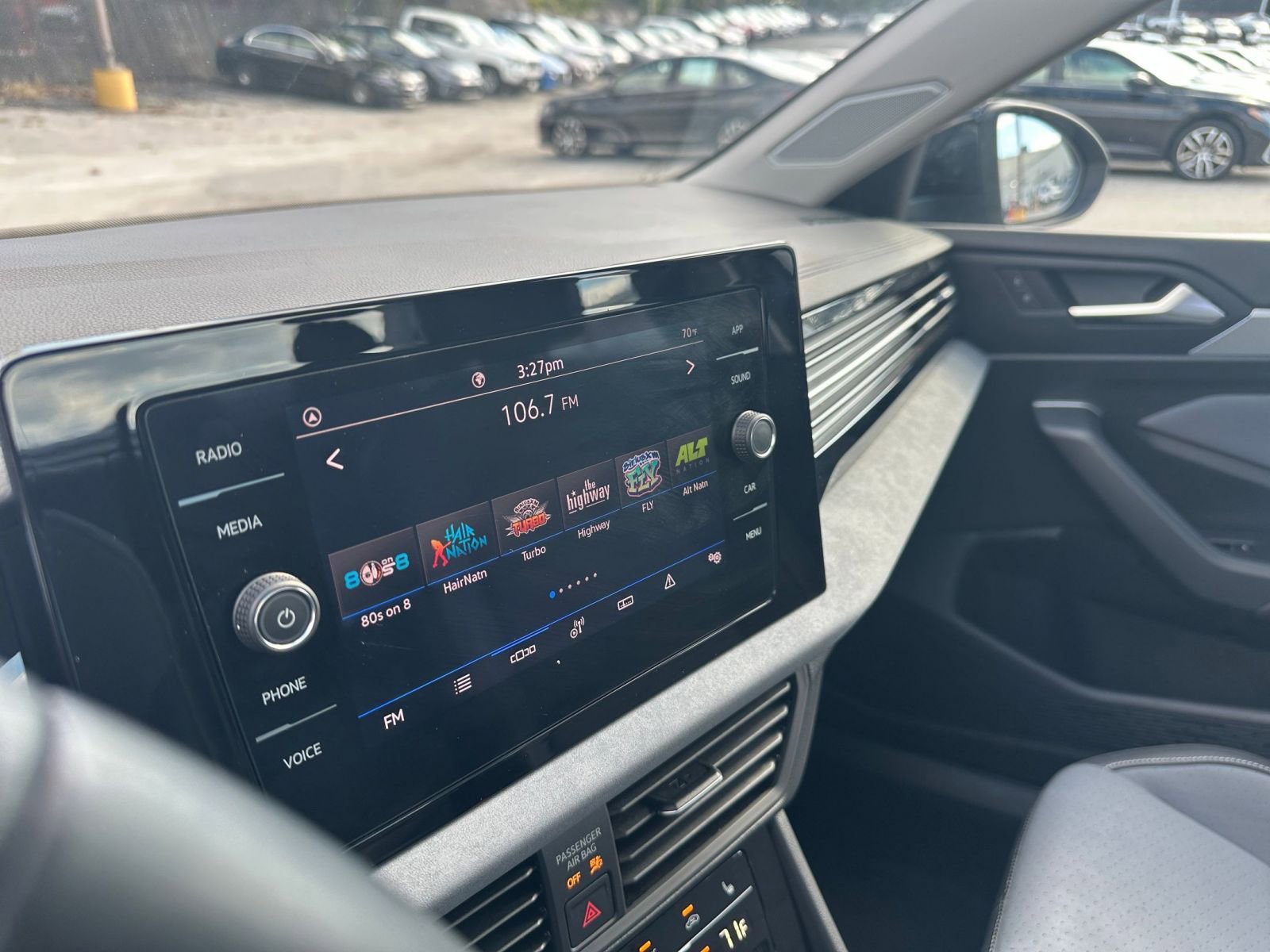 Used 2025 Volkswagen Jetta SE image 21