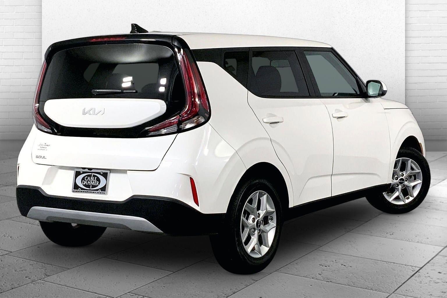 Used 2025 Kia Soul LX FWD image 13