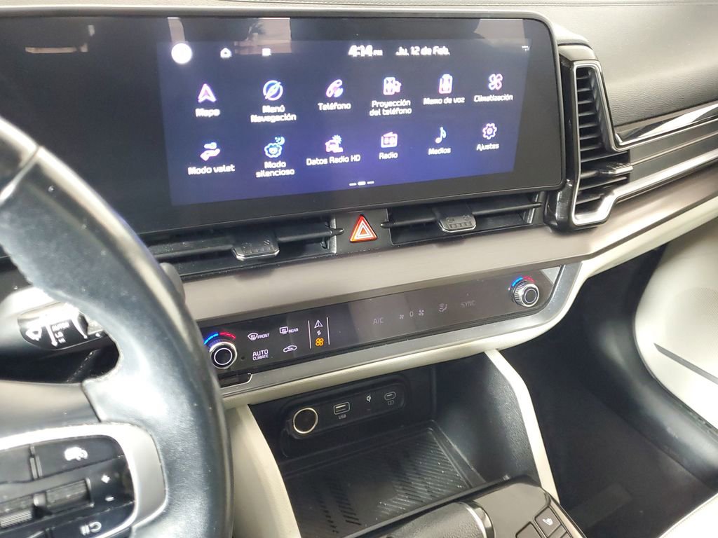 Used 2024 Kia Sportage EX image 19