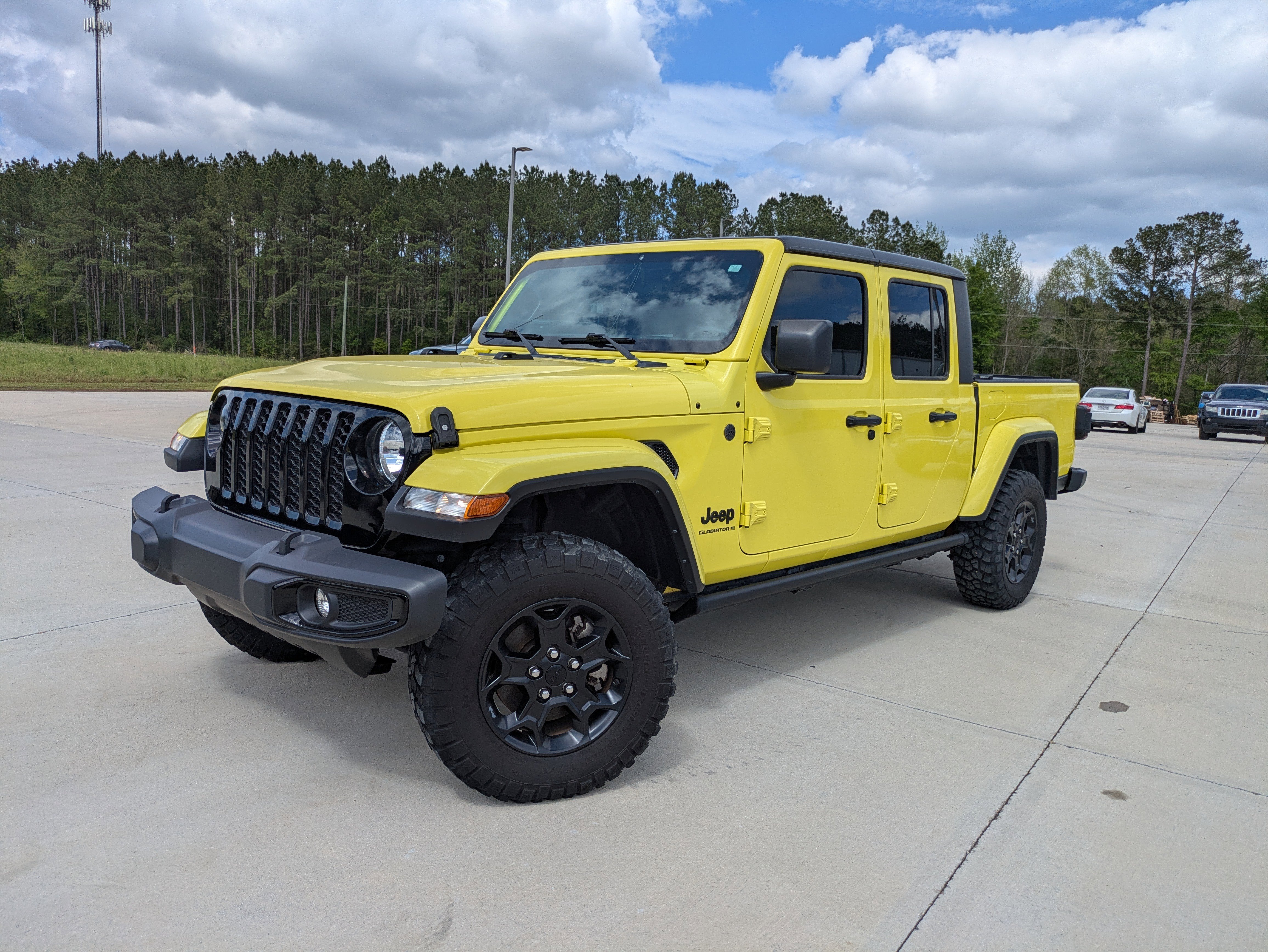 Used 2023 Jeep Gladiator Willys image 4