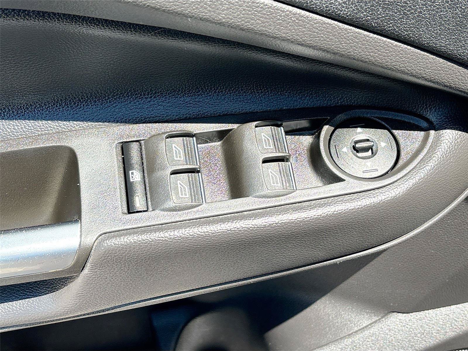 Used 2017 Ford C-MAX Energi SE FWD image 17