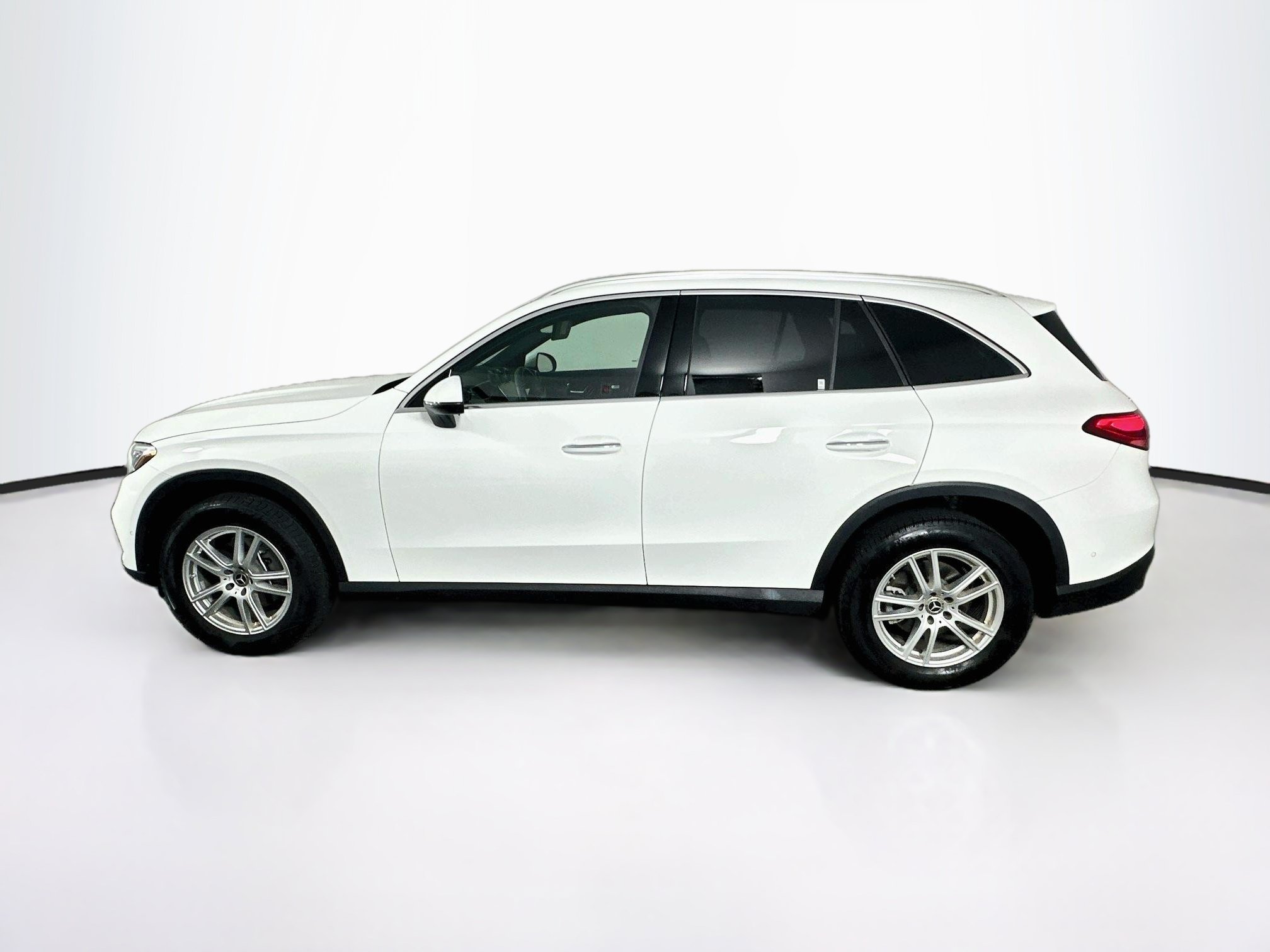 Used 2025 Mercedes-Benz GLC 300 image 4