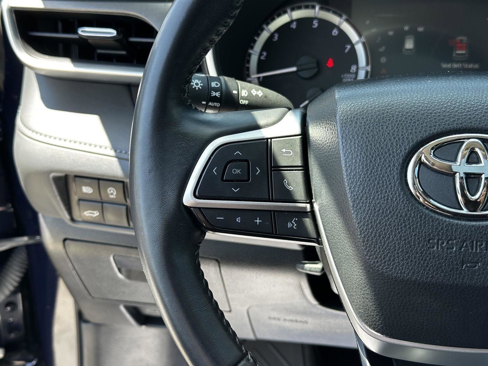 Used 2023 Toyota Highlander XLE FWD image 12