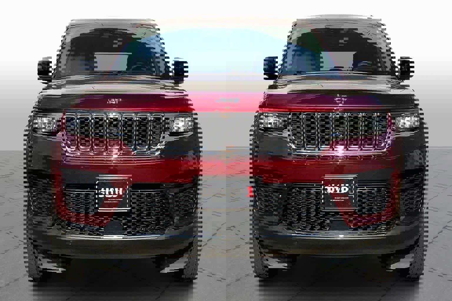 Used 2023 Jeep Grand Cherokee Laredo w/ Luxury Tech Group I image 3