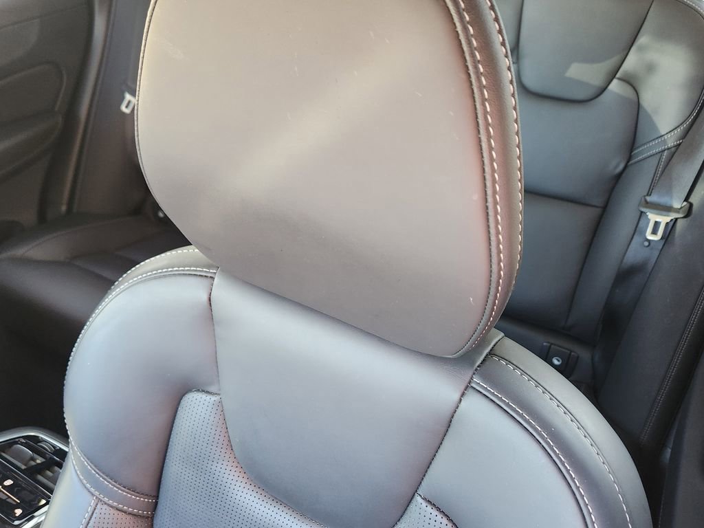 Used 2023 Volvo XC60 B5 Ultimate w/ Climate Package image 5