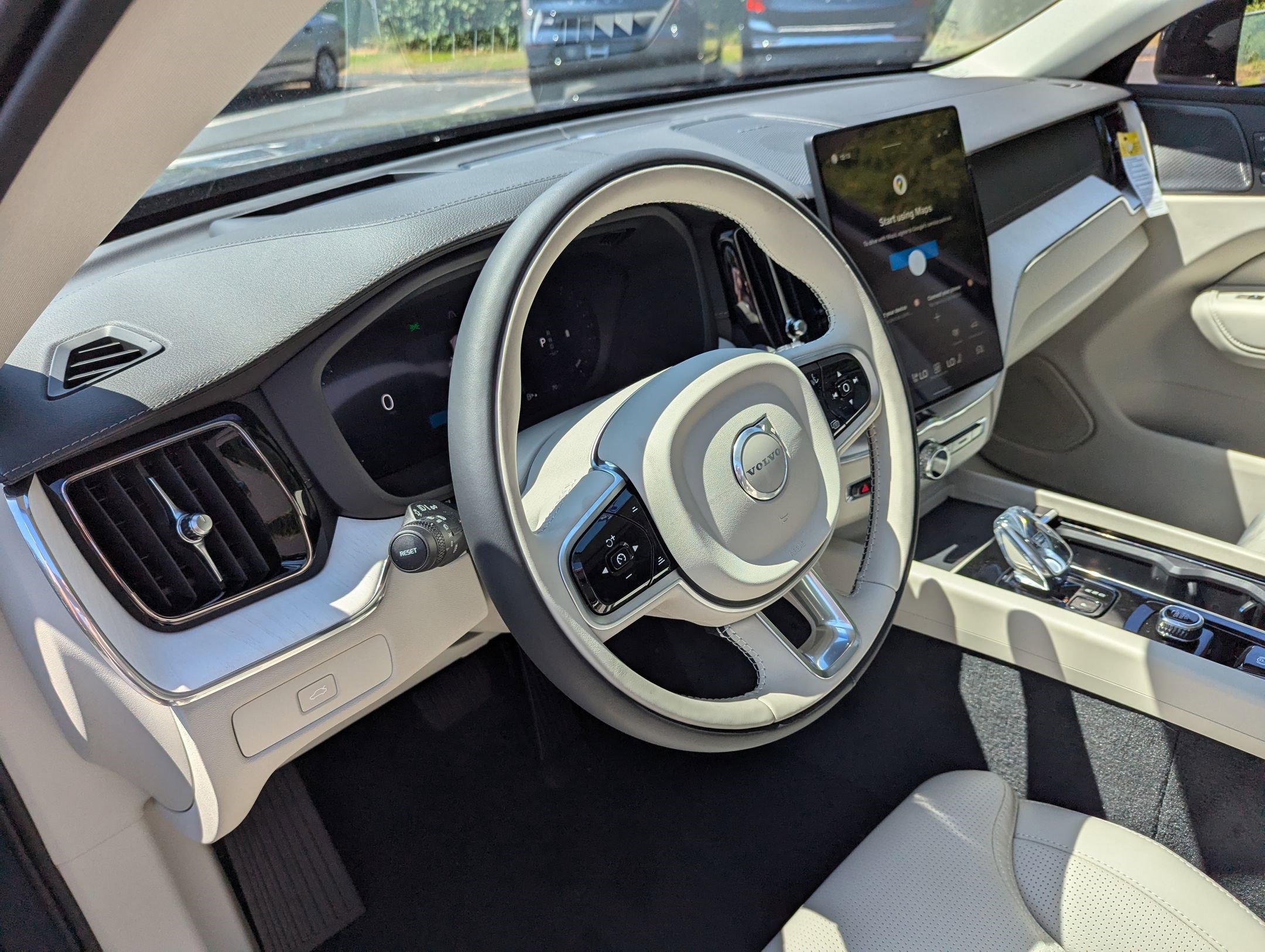 New 2026 Volvo XC60 B5 Ultra w/ Protection Package Premier image 7